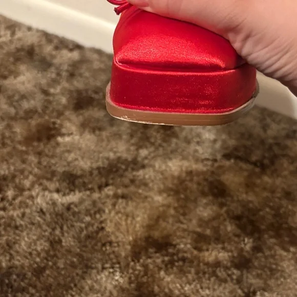 Elegant Red Women's Shoes - Picture 3 of 9